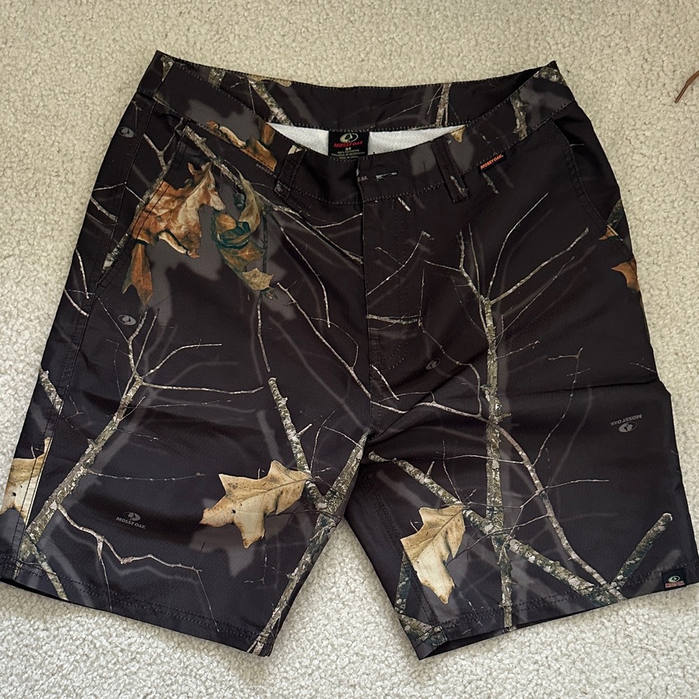 Mossy Oak Camo Performance Shorts with Leaf & Branch Print